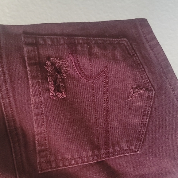 American Eagle Outfitters - Maroon Stretch Shortie - Size 2 - Picture 6 of 10